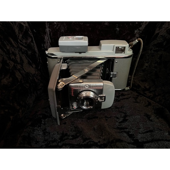 Polaroid Highlander Land Camera Model 80 - Picture 2 of 6